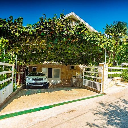 Kiwi Apartments Gornji Karin Ngoại thất bức ảnh