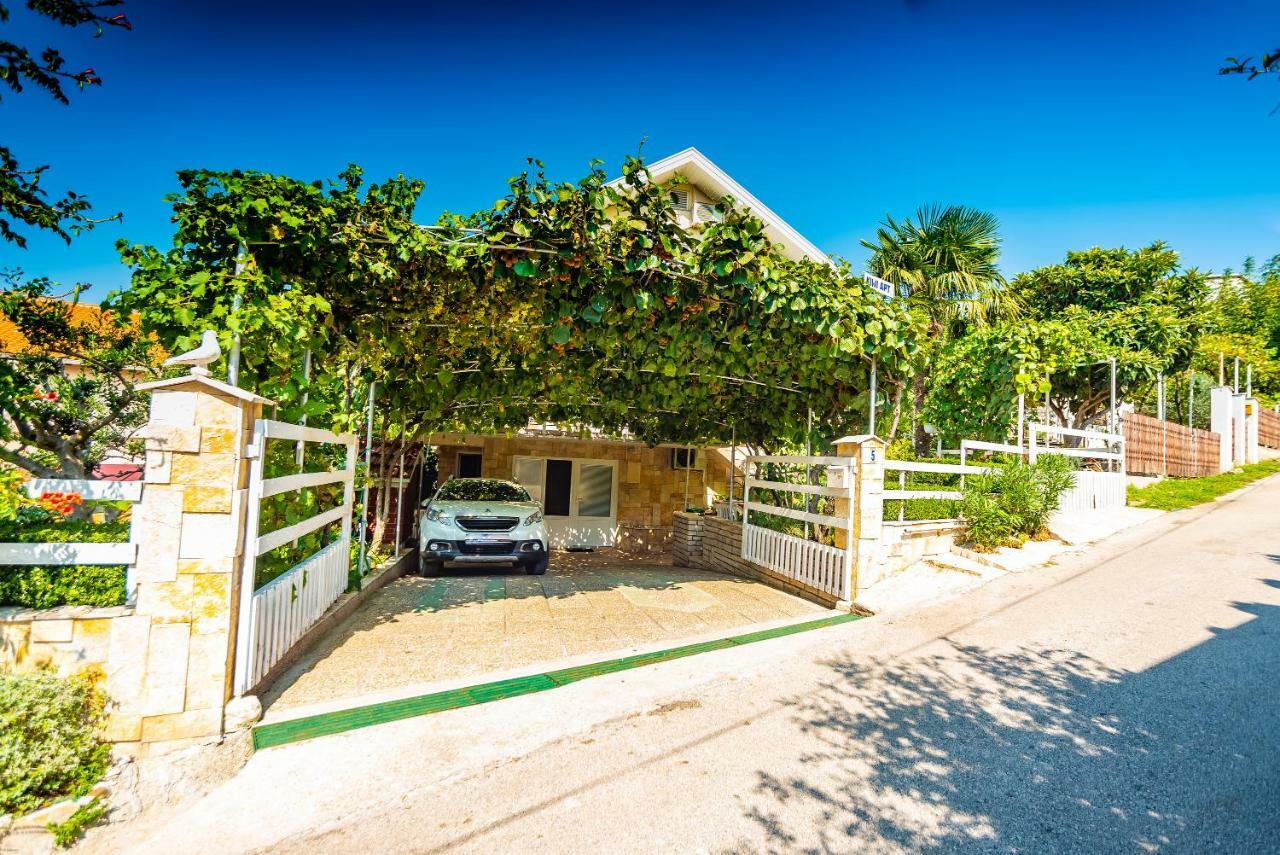 Kiwi Apartments Gornji Karin Ngoại thất bức ảnh