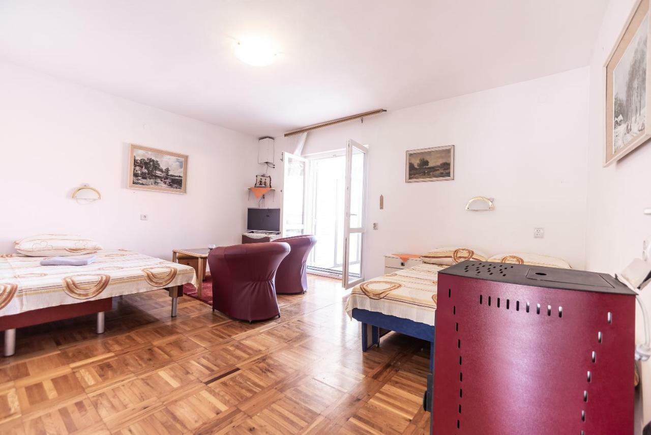 Kiwi Apartments Gornji Karin Ngoại thất bức ảnh